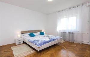 Postel nebo postele na pokoji v ubytování Five-Bedroom Holiday Home In Suhovare