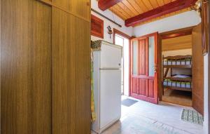 Kuchyňa alebo kuchynka v ubytovaní 2 Bedroom Beautiful Apartment In Stolac