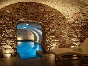Bazén v ubytování 5 Terres Hotel & Spa - MGallery Collection nebo v jeho okolí