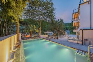 สระว่ายน้ำที่อยู่ใกล้ ๆ หรือใน 安吉季意民宿 Jiyi Boutique Homestay, Anji, Huzhou