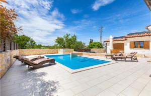 Bazén v ubytování Pet Friendly Home In Sveti Kirin nebo v jeho okolí