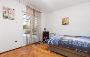 Posteľ alebo postele v izbe v ubytovaní Amazing Apartment In Rijeka With Wifi