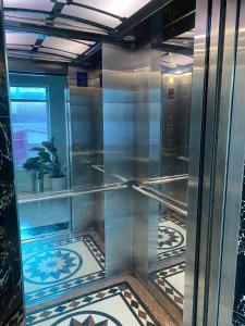 a glass room with a potted plant in it at Đồng Văn Hotel in Dồng Văn