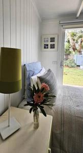 Posezení v ubytování Saltbush - Ideally located and modernised MCM Beach House