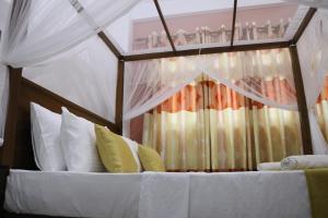 Ένα ή περισσότερα κρεβάτια σε δωμάτιο στο Sheru Guest