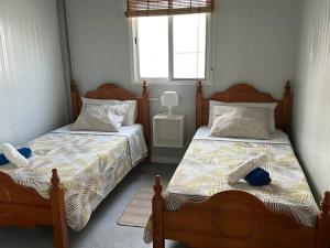 En eller flere senge i et værelse på Piscina climatizada + 45 billeder