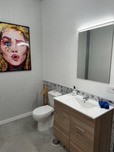 Et badeværelse på Piscina climatizada