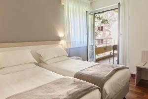 Postel nebo postele na pokoji v ubytování Hôtel Alexandra