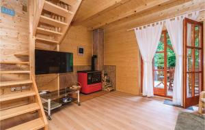 TV a/nebo společenská místnost v ubytování Pet Friendly Home In Licki Osik