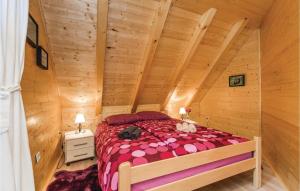 Postel nebo postele na pokoji v ubytování Pet Friendly Home In Licki Osik