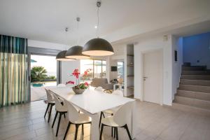 Χώρος καθιστικού στο Villa Lily