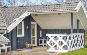 Το κτήριο όπου στεγάζεται  η παραθεριστική κατοικία