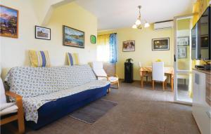 Posedenie v ubytovaní Two-Bedroom Apartment In Krusevo