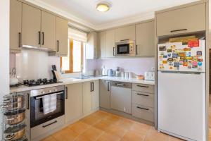 Kuchyň nebo kuchyňský kout v ubytování Villa Miramar Kalkan
