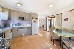 Kuchyň nebo kuchyňský kout v ubytování Villa Miramar Kalkan