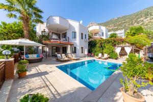 Bazén v ubytování Villa Miramar Kalkan nebo v jeho okolí