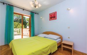 Posteľ alebo postele v izbe v ubytovaní Nice Apartment In Povile With Wifi