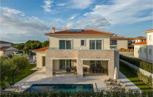 a house with a swimming pool in the backyard at Villa Santina in Vabriga