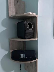صورة لـ Studio w projector Wifi Netflix and pool access in ADB Tower Ortigas CBD في مانيلا