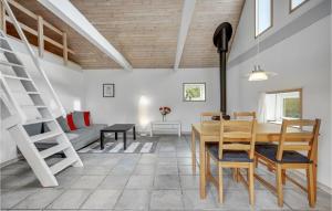 Khu vực ghế ngồi tại Holiday Home Vejby Strand With Shower And Fireplace