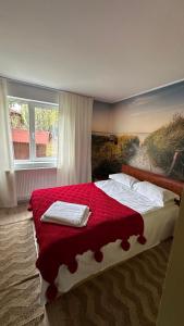 Ένα ή περισσότερα κρεβάτια σε δωμάτιο στο Pensiunea La Mesteceni -Zur Birke, Poiana Marului-Caras Severin +90 φωτογραφίες