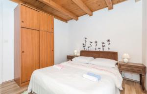 Posteľ alebo postele v izbe v ubytovaní Nice Apartment In Kastav With Wifi