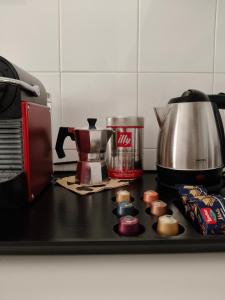Set per la preparazione di tè e caffè presso Fluère - Via Riva Reno