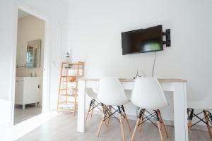 TV a/nebo společenská místnost v ubytování la casita del puente viejo