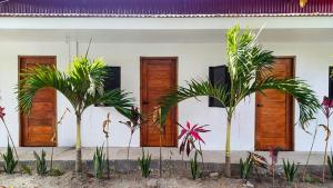 una casa con palmeras delante en Isla Linaw Siargao, en General Luna