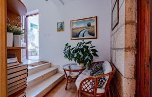Posedenie v ubytovaní 1 Bedroom Nice Home In Korcula