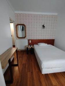 Postel nebo postele na pokoji v ubytování Hôtel Résidence Champerret