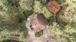 Uma vista aérea de Drey Divcibare