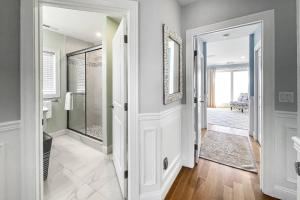 Ένα μπάνιο στο Sunrise Waterfront Retreat +18 φωτογραφίες