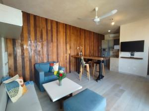 TV a/nebo společenská místnost v ubytování Downtown & Cozy Studios Polo 15