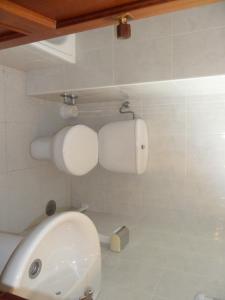 a bathroom with a sink and a toilet at Hostal Alce in Nigrán