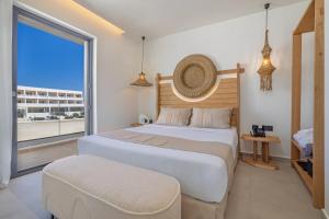Кровать или кровати в номере Cabana White Boutique Hotel & Suites +47 фотографий