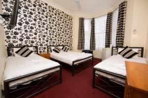 Postel nebo postele na pokoji v ubytování Saba Hotel London