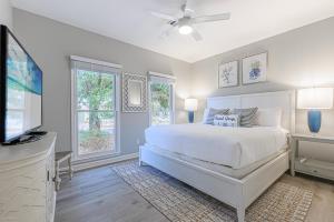 Ένα ή περισσότερα κρεβάτια σε δωμάτιο στο A Wave From It All +43 φωτογραφίες