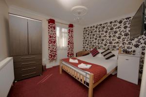 Postel nebo postele na pokoji v ubytování Saba Hotel London