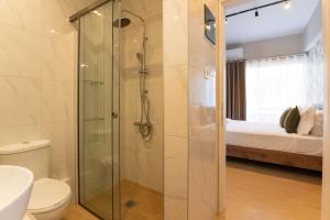 a bathroom with a shower with a toilet and a bed at Luxury Central Apartment 4,2 in Larisa