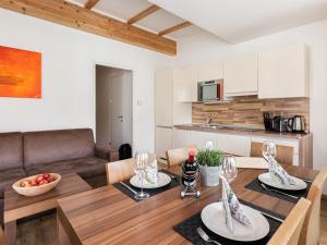 Kuchyňa alebo kuchynka v ubytovaní Apartment Emma-5 by Interhome
