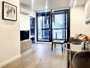 TV/trung tâm giải trí tại Aura on Lonsdale