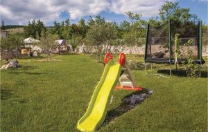 Vonkajšia záhrada v ubytovaní Three-Bedroom Holiday Home In Labin
