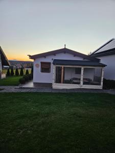 Budova, v ktorej sa apartmán nachádza + 1 fotografia