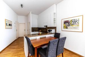 Η κουζίνα ή μικρή κουζίνα στο Charming 1BR flat near lake - FB1 +5 φωτογραφίες