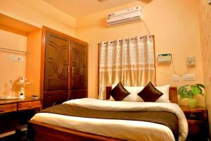 a bedroom with a large bed in a room at Blue home stay- 10min walk to kanyakumari beach in Kanyakumari