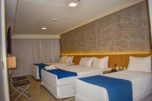 a hotel room with two beds at Maragogi Brisa Exclusive Resort in Maragogi