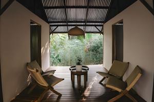 a room with two chairs and a table and a window at Tumbo de las Olas in Cabo Matapalo