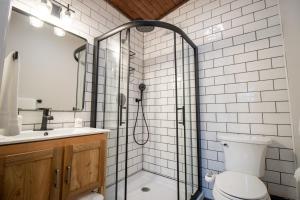 Charming Studio in Taylors by Brick and Home的一间浴室