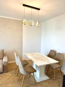 Posezení v ubytování Lake View Luxury Apartament